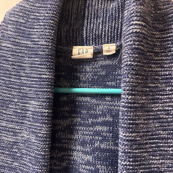 Gap sweater vest, medium, good condition - Picture 2 of 4